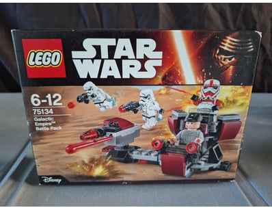 **UNRESERVED** LIFETIME COLLECTION OF LEGO PART... - Lot 296