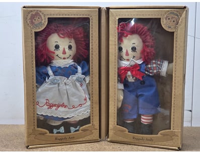 Vintage Raggedy Ann and Raggedy Andy doll collecti...