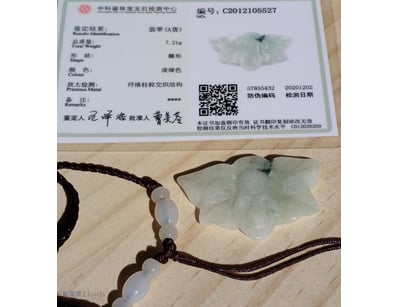 CERTIFIED CHINESE GREEN JADE UNISEX PENDANT NECKLA...