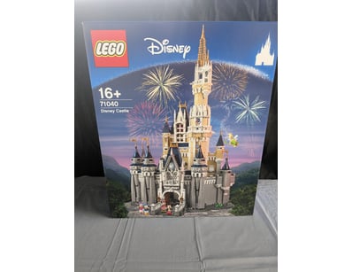 **UNRESERVED** LIFETIME COLLECTION OF LEGO PART... - Lot 105