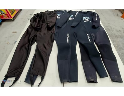 Lot of 4 wetsuits for water sports enthusiasts. 3x...