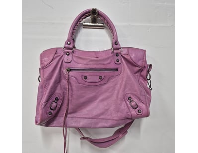 Designer Vault (A978) - Lot 1451