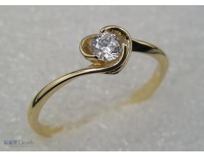 GOLD COLOUR RING SIZE 10        

Condition: Good ...
