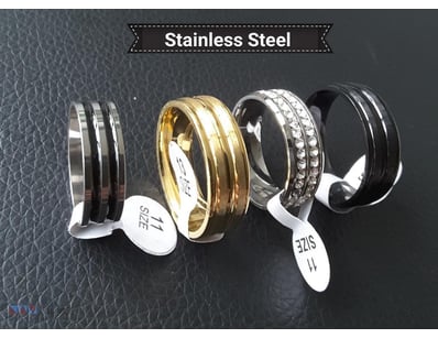 4 X STAINLESS STEEL UNISEX RINGS        

Conditio...