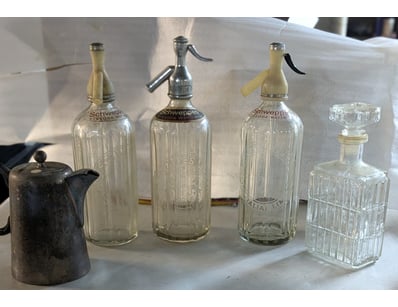 Vintage Schweppes soda siphon collection comprisin...