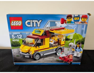 **UNRESERVED** LIFETIME COLLECTION OF LEGO PART... - Lot 691