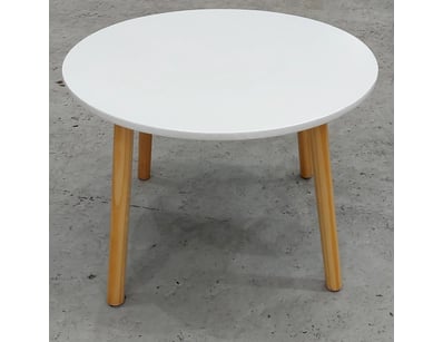 RRP: $598 Modern round dining table featuring a cl...