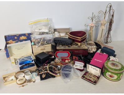 SA Public Trustee Home & Collectables Clearanc... - Lot 4026