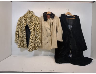 Entire Vintage Clothing Store Liquidation (ON11... - Lot 148