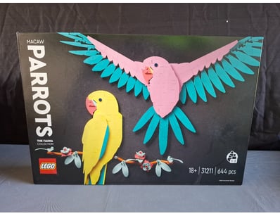 **UNRESERVED** LIFETIME COLLECTION OF LEGO PART... - Lot 376