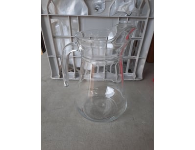 Glass water jugs, clear finish.

SOLD AS LOT.
...