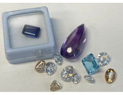 ASSORTED GEMSTONES AND MOISSANITES


488581+14

