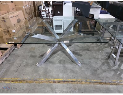 Glass Dining table

Dimensions: 150cmW x 150cmD x ...