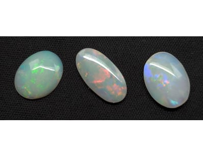 3.30 TCW AUSTRALIAN OPALS

Three Stones


997...