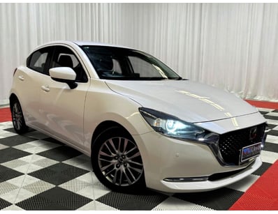<b>2020 Mazda 2 - Pearl White - 20,456km - 1.5L Pe...