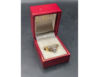 Ring set, includes 1 x gold style wedding ring wit...
