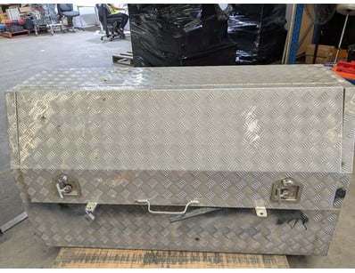 Aluminium checker plate tool box with dual locking...