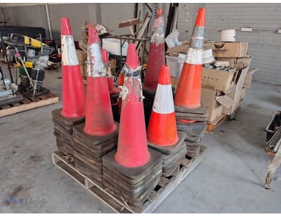 Pallet lot of Traffic cones 
Manufacture Year: Unk...