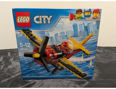 **UNRESERVED** LIFETIME COLLECTION OF LEGO PART... - Lot 376