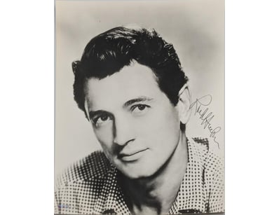 SIGNED PHOTOGRAPH OF ROCK HUDSON WITH CERTIFICATE ...