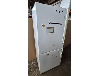 Westinghouse BJ414CM-L upright freezer in white, f...