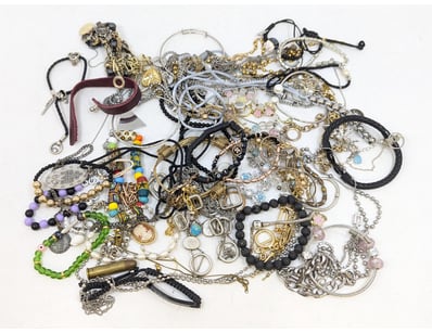 UNRESERVED Airport - Lost Property (A980) - Lot 294