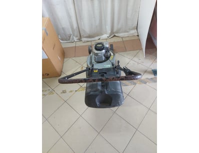 Victa Sprint 375 petrol-powered lawn mower, Model ...