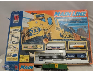 VINTAGE LIFE-LIKE TRAINS HO SCALE COMPLETE ELECTRI...