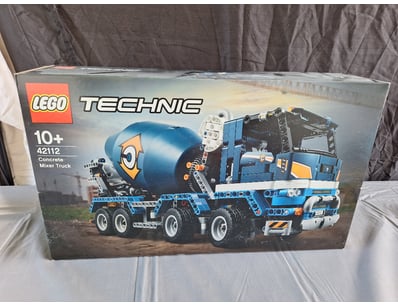 **UNRESERVED** LIFETIME COLLECTION OF LEGO PART... - Lot 167