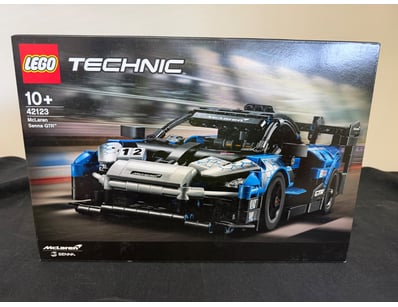 **UNRESERVED** LIFETIME COLLECTION OF LEGO PART... - Lot 739