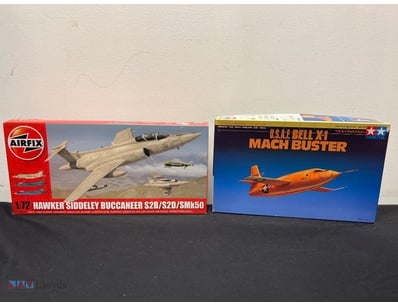 LOT OF TWO VINTAGE SCALE MODEL AIRCRAFT KIT, AIRFI...