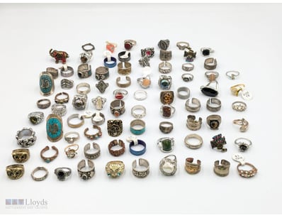 COLLECTION OF  RINGS - MIXED METALS AND GEMSTONES
...