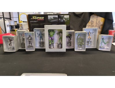 9X EAGLEMOSS MARVEL COLLECTABLE FIGURINES

Item ...