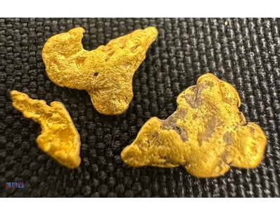 0.984 GRAMS AUSTRALIAN GOLD NUGGETS

Dimensions: H...