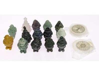 14 NATURAL CHRYSTAL SANTA FIGURINES & CHRISTMAS TR...