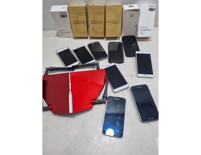 Comprehensive lot, includes various samsung phones...