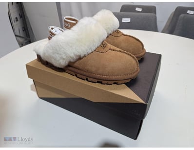 UGG Boots, size 7, NEW in Box

