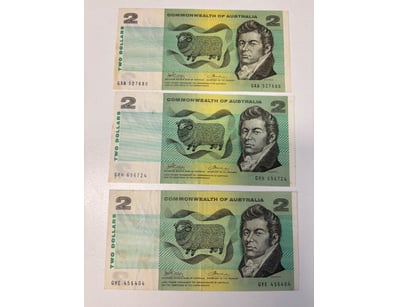 AUSTRALIAN $2 BANKNOTES

X3 R85 (VF), CV: $18 EA...