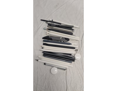 UNRESERVED Airport - Lost Property (A980) - Lot 274