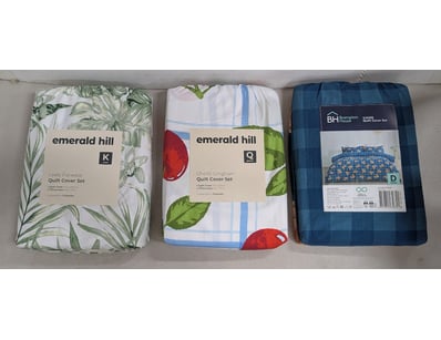 Three quilt cover sets, includes emerald hill leaf...