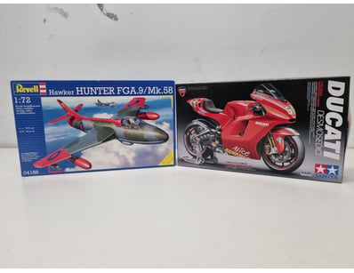 VINTAGE MODEL KIT COLLECTION - REVELL HAWKER HUNTE...