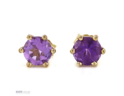 9K YELLOW GOLD AND AMETHYST, STUD EARRINGS.      
...