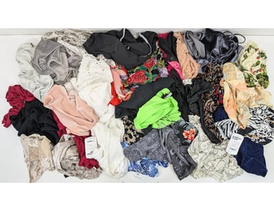 Entire Vintage Clothing Store Liquidation (ON11... - Lot 398