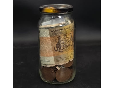 AUSTRALIAN BANK NOTES AND COINS, VARIOUS DATES AND...