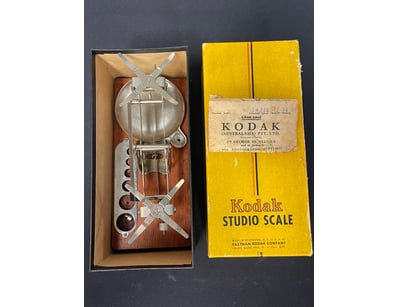 VINTAGE KODAK STUDIO SCALE WITH ORIGINAL BOX AND D...