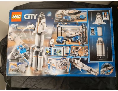 **UNRESERVED** LIFETIME COLLECTION OF LEGO PART... - Lot 856