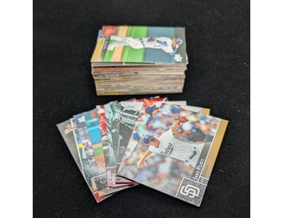 LARGE COLLECTION OF BASEBALL TRADING CARDS

Cond...