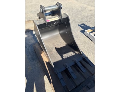 UNRESERVED Buckets & Attachments Clearance (ON4490) - Lot 18