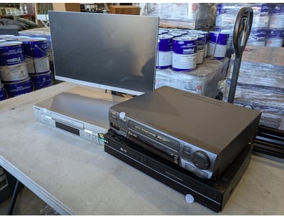 Home entertainment system bundle comprising multip...