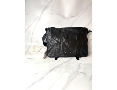 Designer Vault (A999) - Lot 581